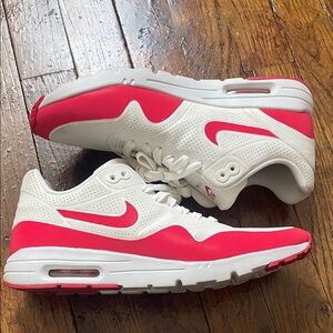 Nike Women's Air Max 90